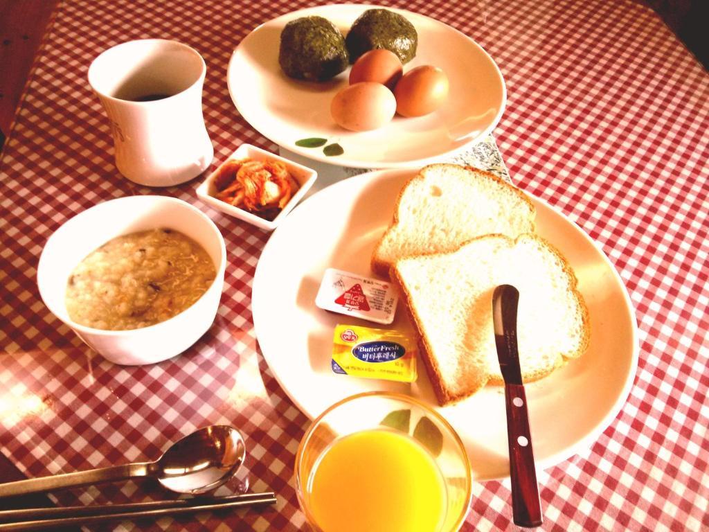 Breakfast At Tiffany'S Pension ซอกวีโพ ห้อง รูปภาพ